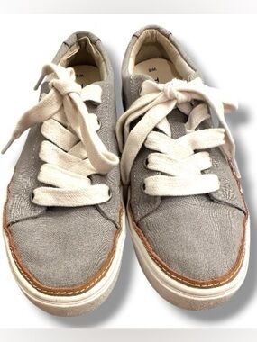 TOMS Lace-Up Canvas Sneakers Beige | Classic Casual Shoes | Women’s Size 6